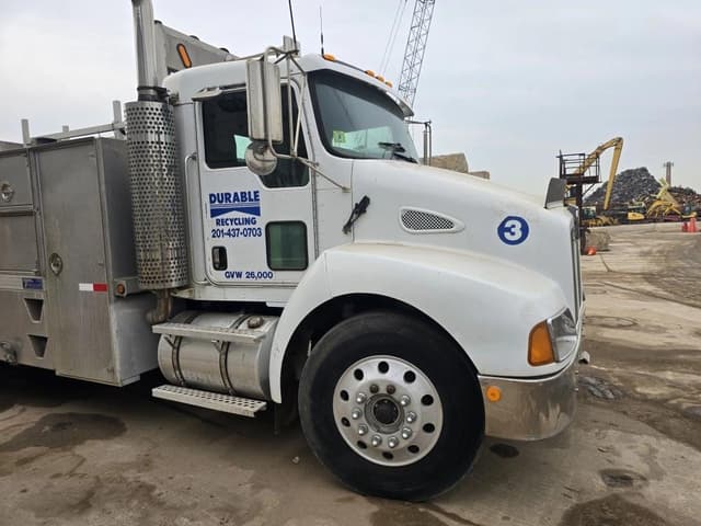 Image of Kenworth T300 equipment image 3