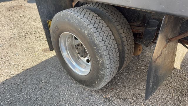 Image of Kenworth T300 equipment image 4