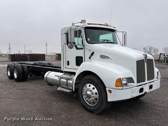 Image of Kenworth T300 equipment image 2