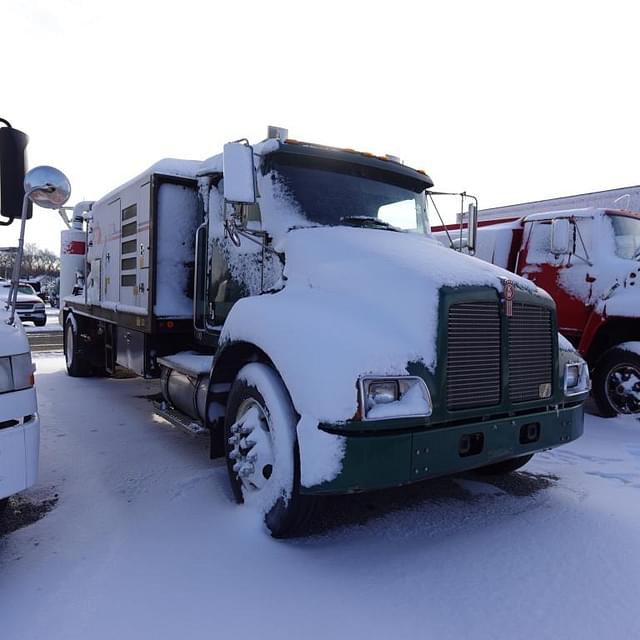 Image of Kenworth T-300 equipment image 3