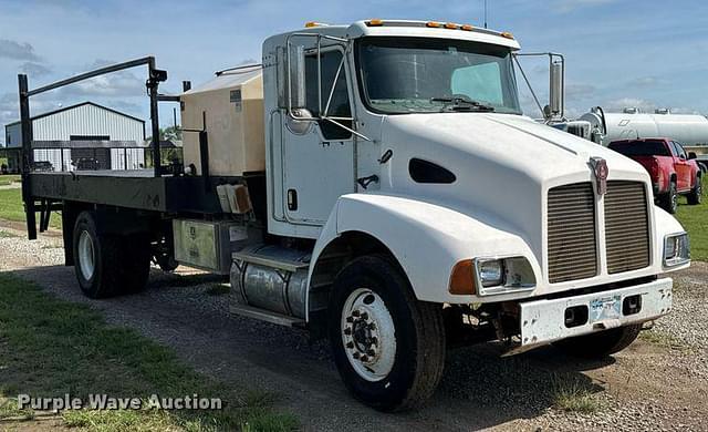 Image of Kenworth T300 equipment image 2