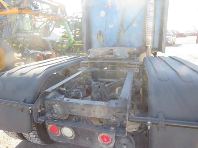 Image of Kenworth T600 equipment image 4