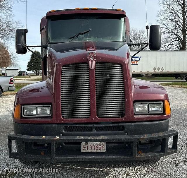 Image of Kenworth T600 equipment image 1