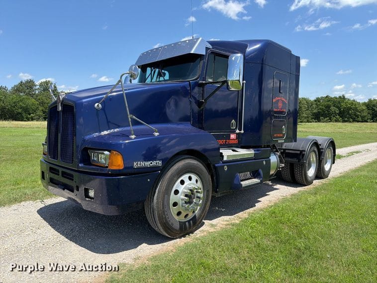 2003 Kenworth T600 Equipment Image0