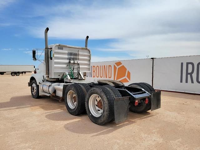 Image of Kenworth T800 equipment image 2