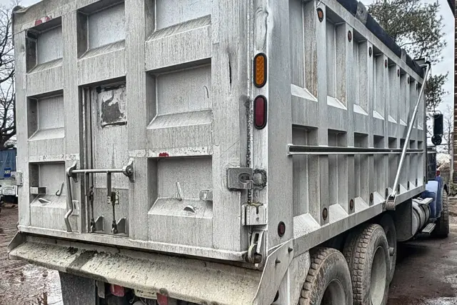 Image of Kenworth W900 equipment image 4