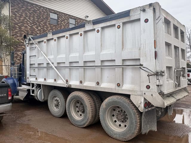 Image of Kenworth W900 equipment image 2