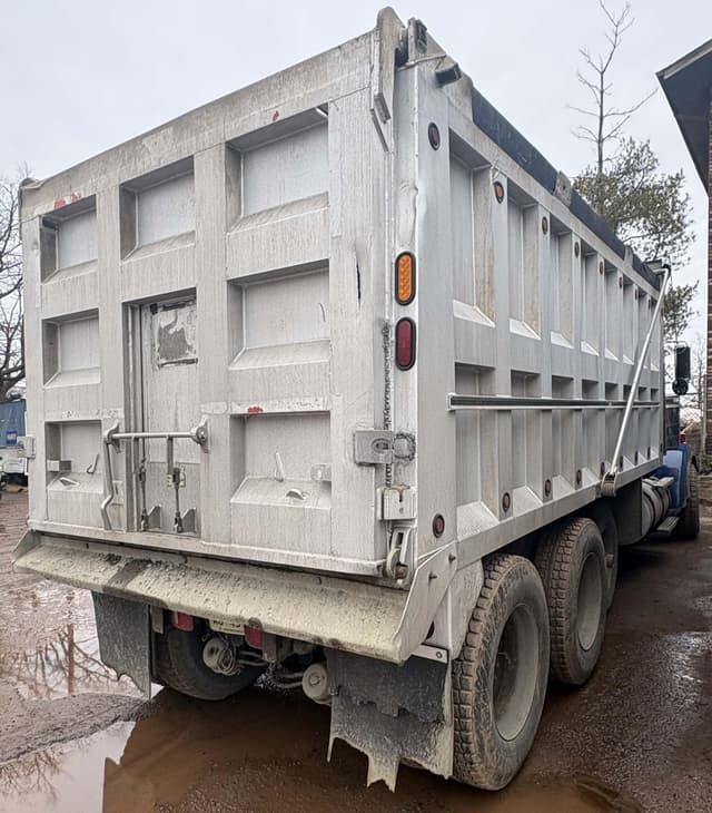 Image of Kenworth W900 equipment image 4