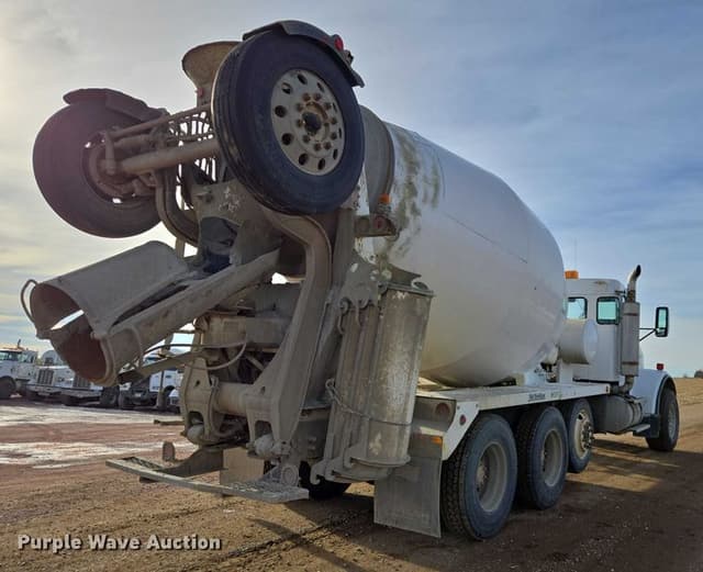 Image of Kenworth W900 equipment image 4