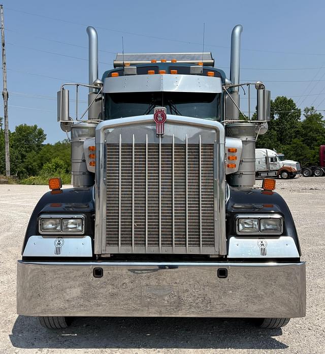 Image of Kenworth W900 equipment image 1