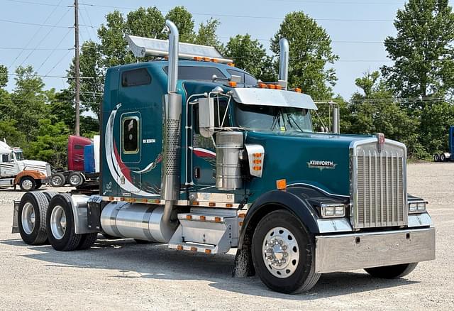 Image of Kenworth W900 equipment image 2