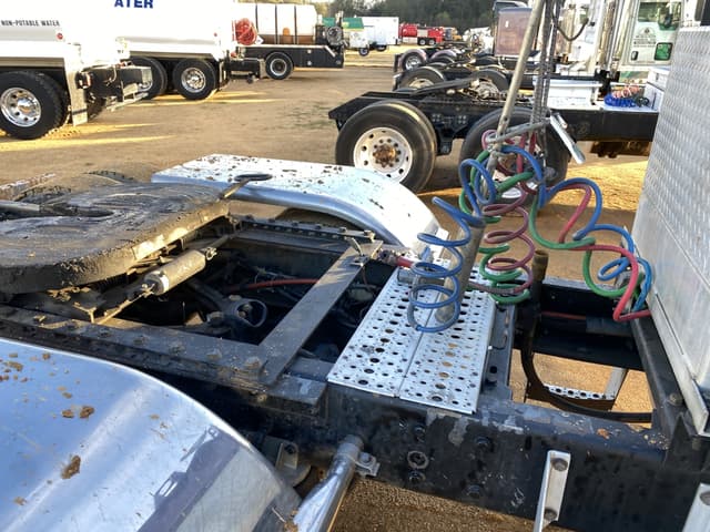 Image of Kenworth W900 equipment image 4