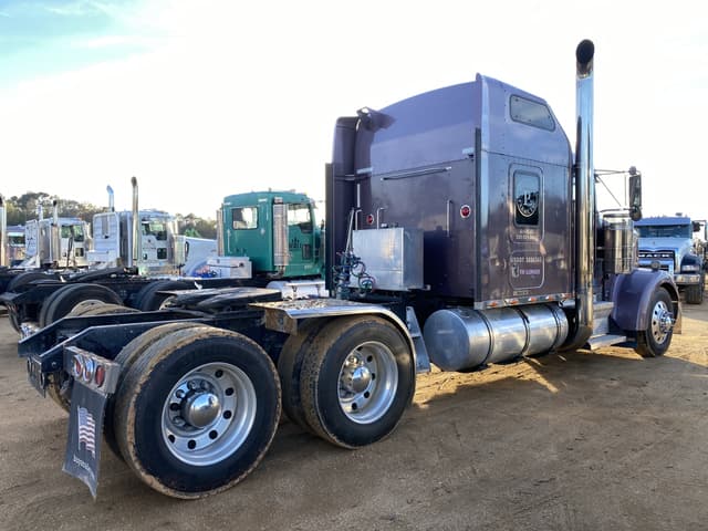 Image of Kenworth W900 equipment image 2