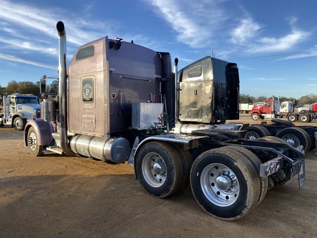 Image of Kenworth W900 equipment image 1