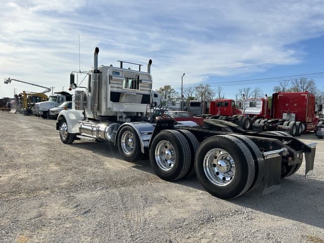 Image of Kenworth W900 equipment image 3