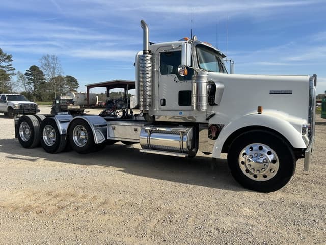 Image of Kenworth W900 equipment image 1