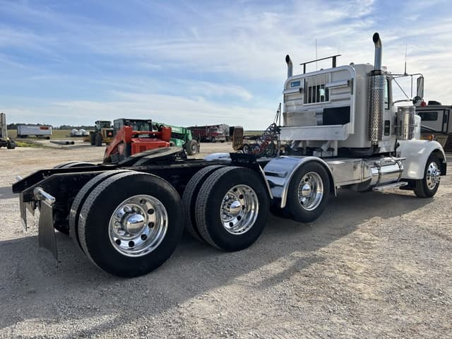 Image of Kenworth W900 equipment image 2