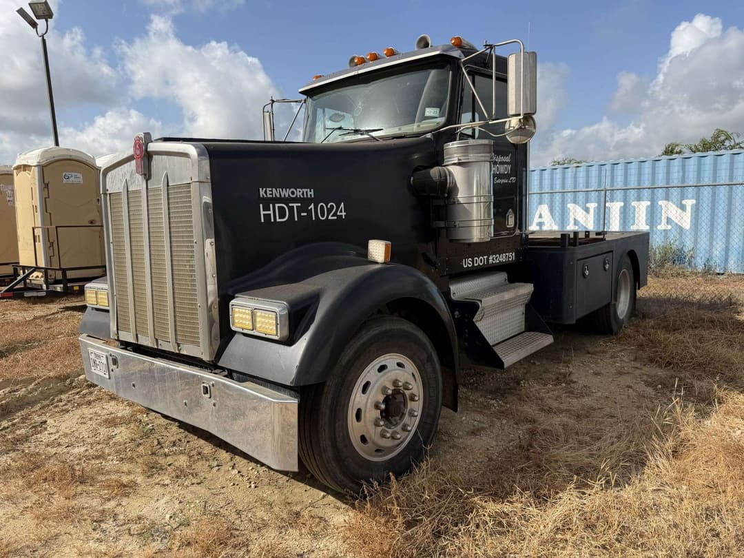 Image of Kenworth W900B Primary image