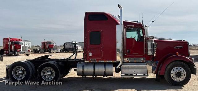 Image of Kenworth W900L equipment image 3