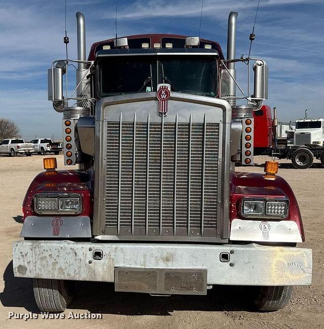 Image of Kenworth W900L equipment image 1