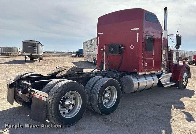 Image of Kenworth W900L equipment image 4