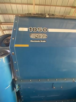 Image of Kinze 1050 equipment image 4