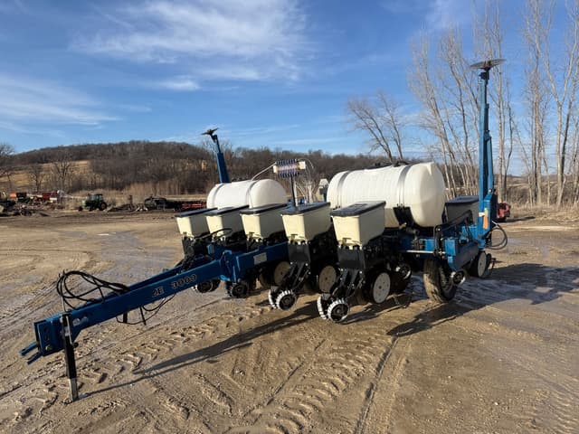 Image of Kinze 3000 equipment image 1