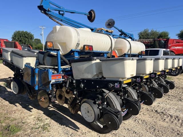 Image of Kinze 3200 equipment image 2