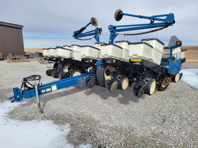 Image of Kinze 3200 equipment image 1