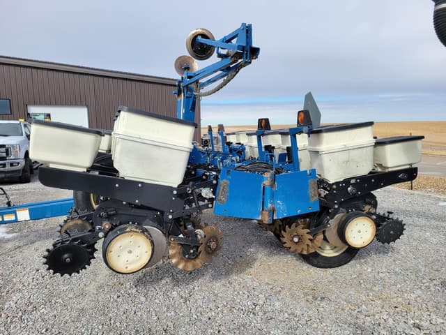 Image of Kinze 3200 equipment image 4