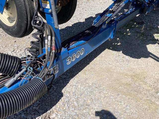 Image of Kinze 3600 equipment image 2