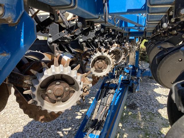 Image of Kinze 3600 equipment image 3