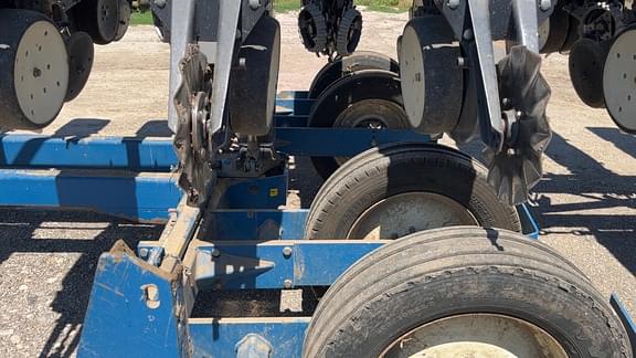 Image of Kinze 3600 equipment image 4