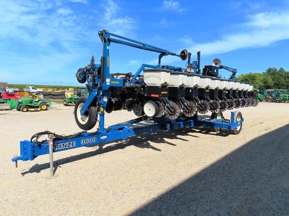 Image of Kinze 3600 equipment image 4