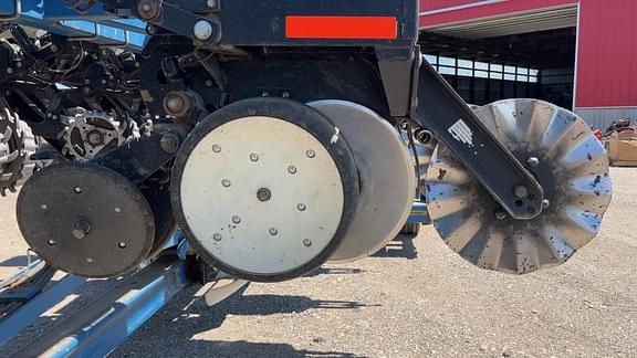 Image of Kinze 3600 equipment image 2