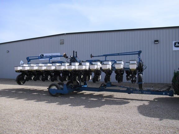 2003 Kinze 3600 Equipment Image0