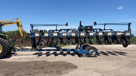 Image of Kinze 3600 equipment image 3