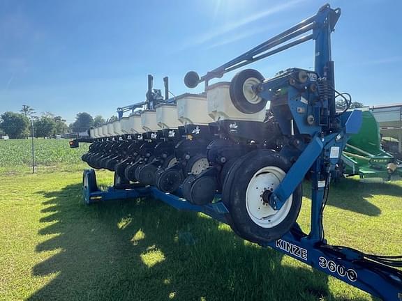 Image of Kinze 3600 equipment image 4