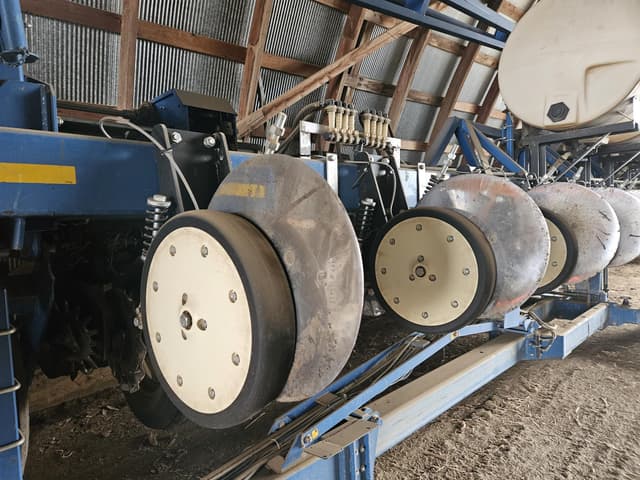 Image of Kinze 3600 equipment image 4