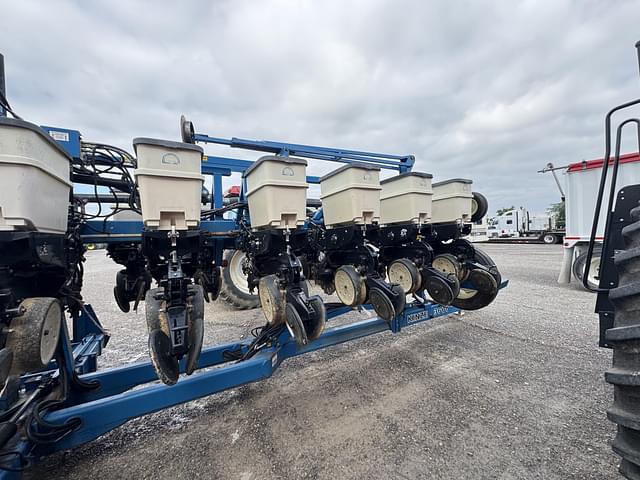 Image of Kinze 3600 equipment image 4