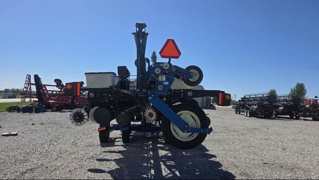 Image of Kinze 3600 equipment image 3