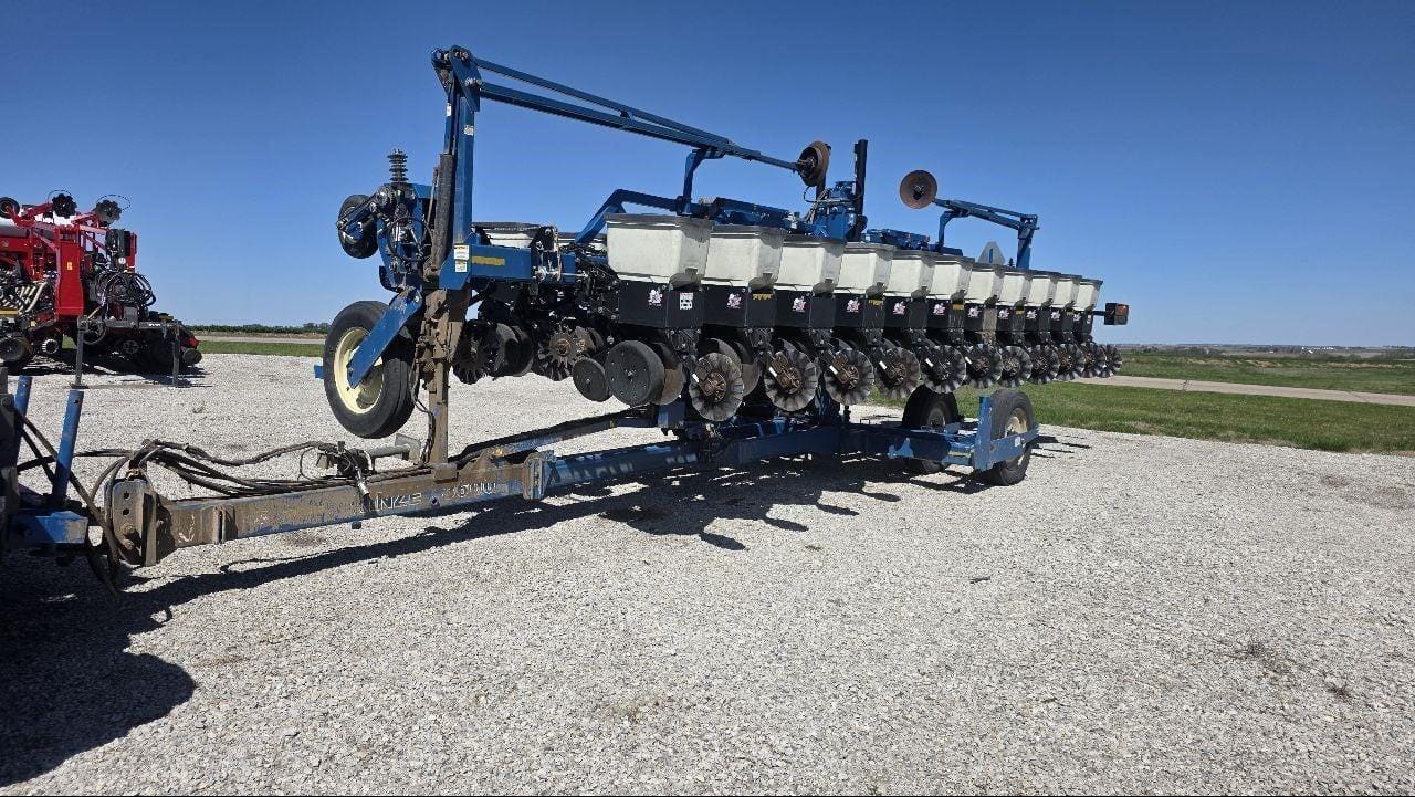 2003 Kinze 3600 Equipment Image0