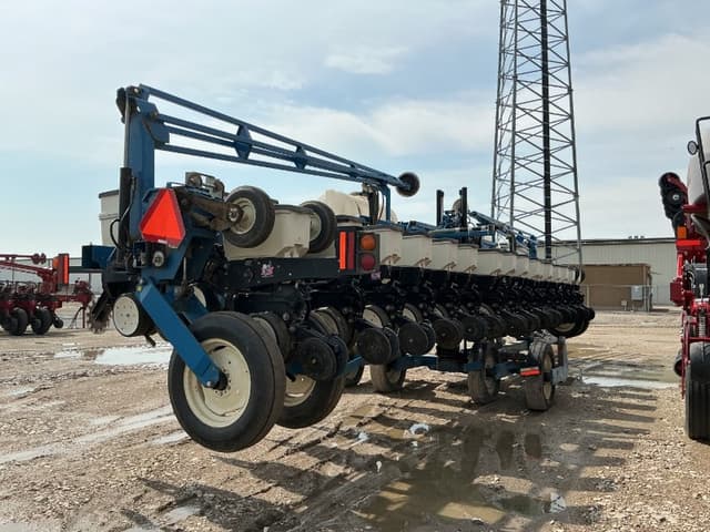 Image of Kinze 3600 equipment image 4