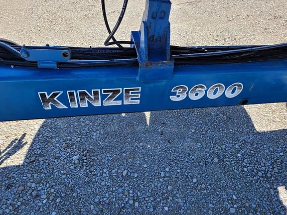 Image of Kinze 3600 equipment image 2