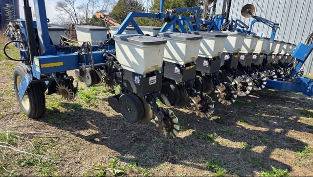 Image of Kinze 3600 equipment image 2
