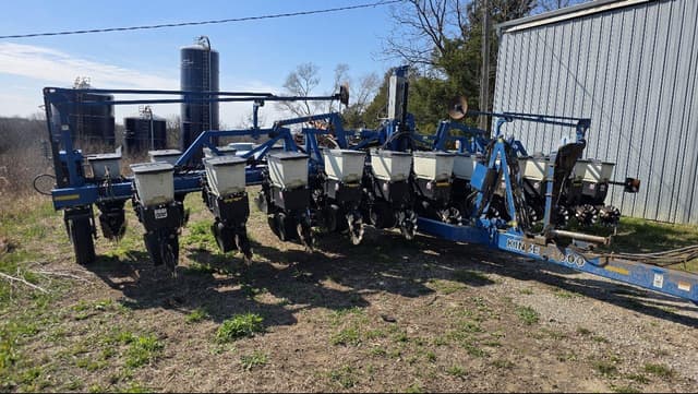 Image of Kinze 3600 equipment image 3