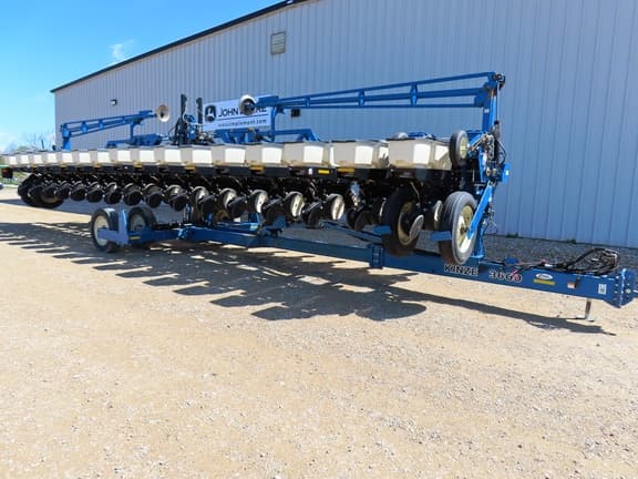 Image of Kinze 3600 equipment image 2