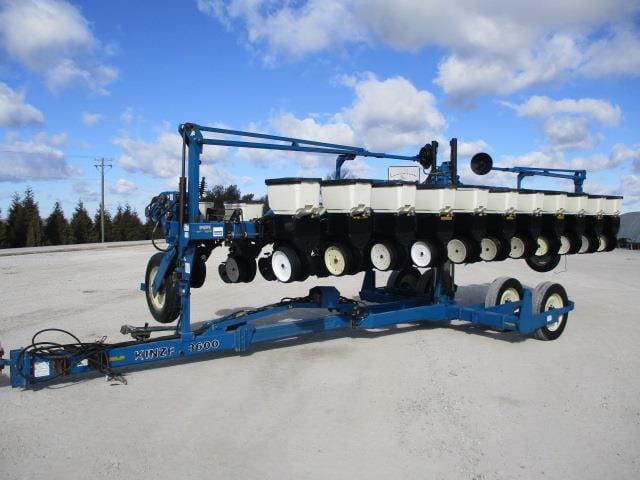 2003 Kinze 3600 Equipment Image0