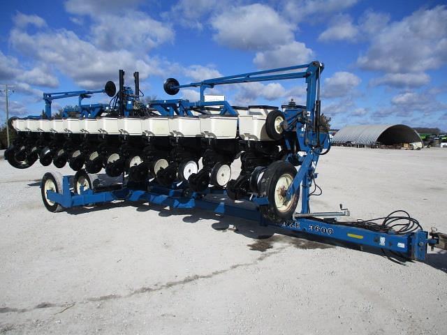 Image of Kinze 3600 equipment image 1