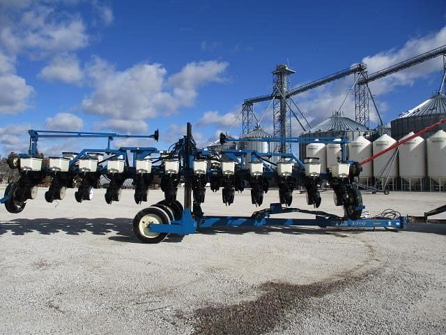 Image of Kinze 3600 equipment image 3